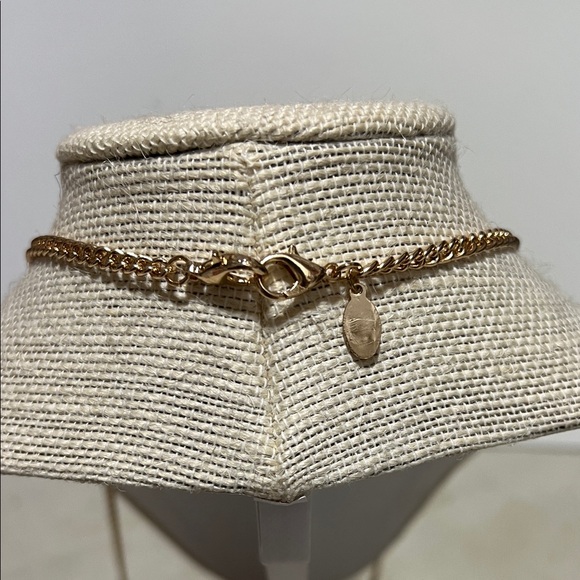 Elegant Gold Chain Necklace - Picture 2 of 2